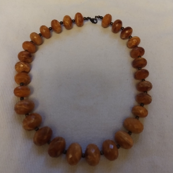 Vintage jewelry lot w/Avon necklaces - Picture 5 of 9